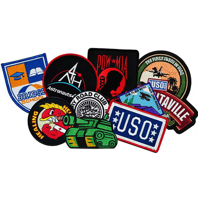 Individuell gestickte Logo-Patches mit verschränktem Border Design