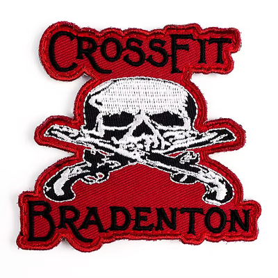 Individuell gestickte Logo-Patches mit verschränktem Border Design