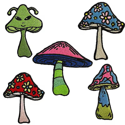 Großhandel von gebräuchlich gestickten Patches mit verschlungenem Rand für Kleidung / Hüte / Taschen