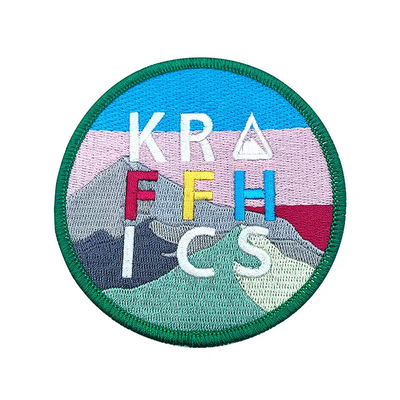 Großhandel von gebräuchlich gestickten Patches mit verschlungenem Rand für Kleidung / Hüte / Taschen