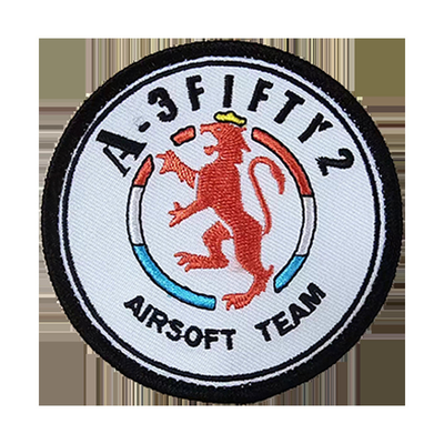 Custom Iron On Logo Stickerei Patch Versandbox mit geeigneter Polsterung