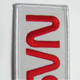 Eisen auf Stickerei Patch Custom Twill Stoff Stickerei Patch für Uniformen Jacken Hüte und mehr Low MOQ Kostenloses Kunstwerk Schnelle Probe Tim